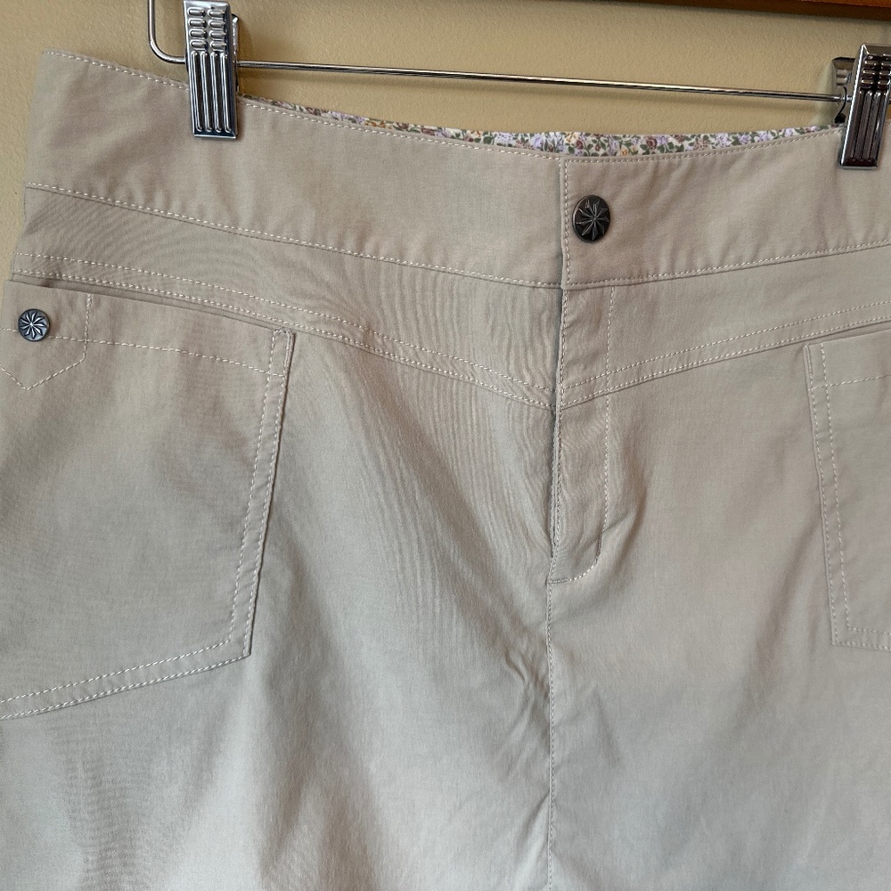 Athleta size 6 Ruffled Skirt with side pockets - Picture 8 of 8